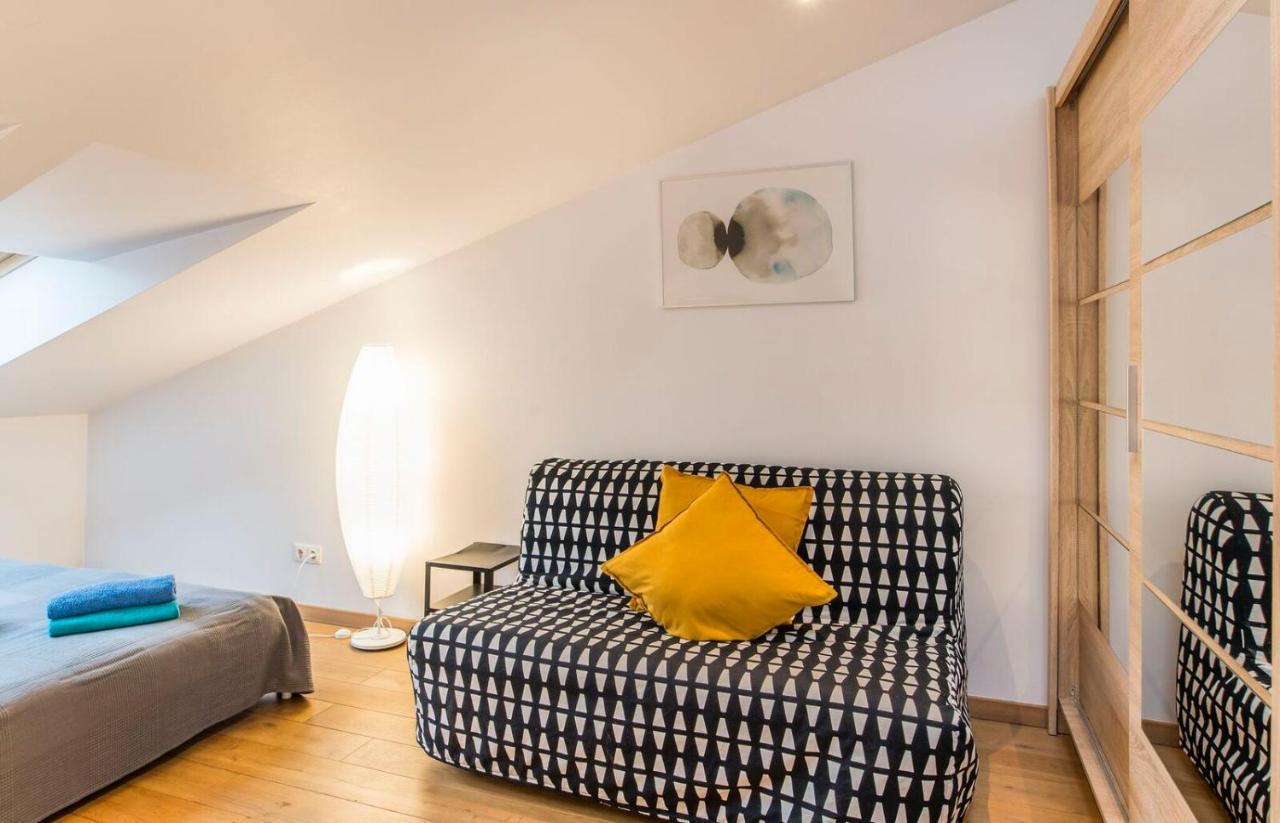 Central 2-Level Penthouse With Terrace And Free Parking Riga Esterno foto