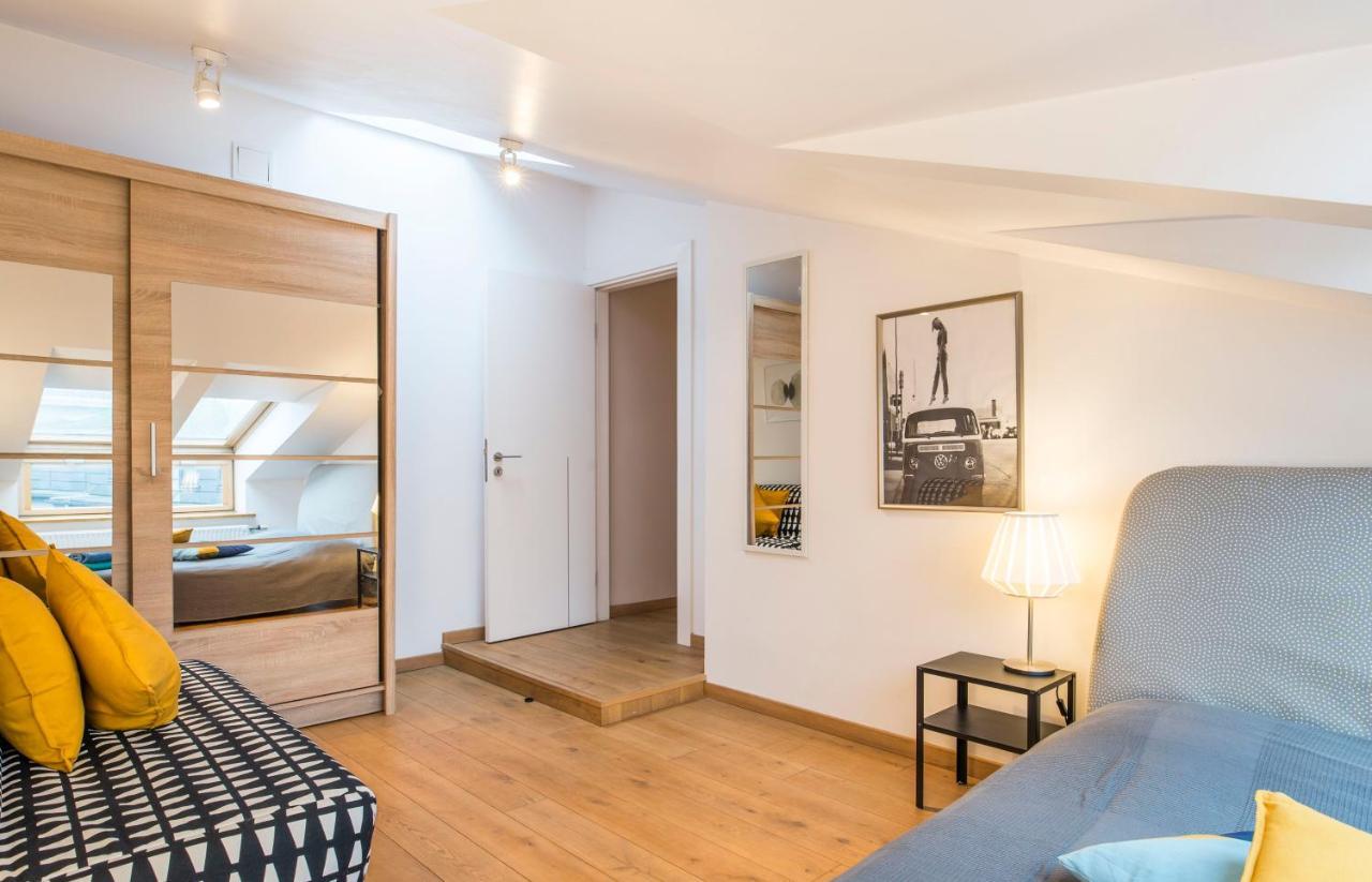 Central 2-Level Penthouse With Terrace And Free Parking Riga Esterno foto