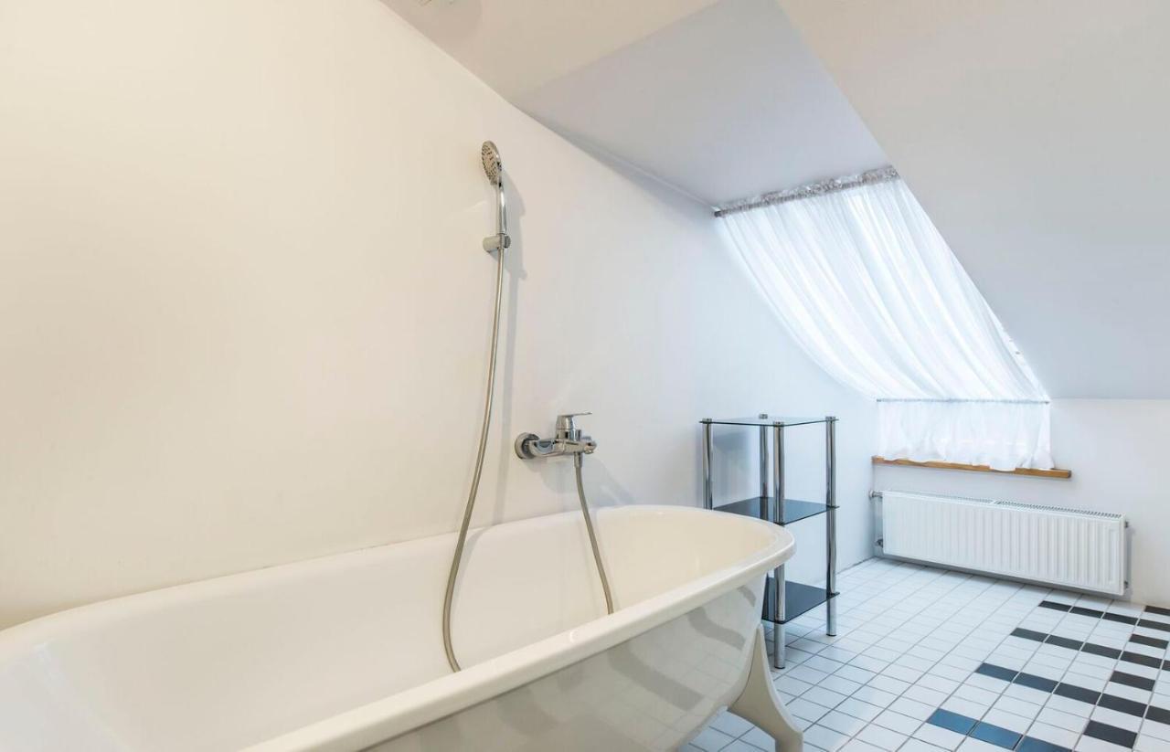 Central 2-Level Penthouse With Terrace And Free Parking Riga Esterno foto