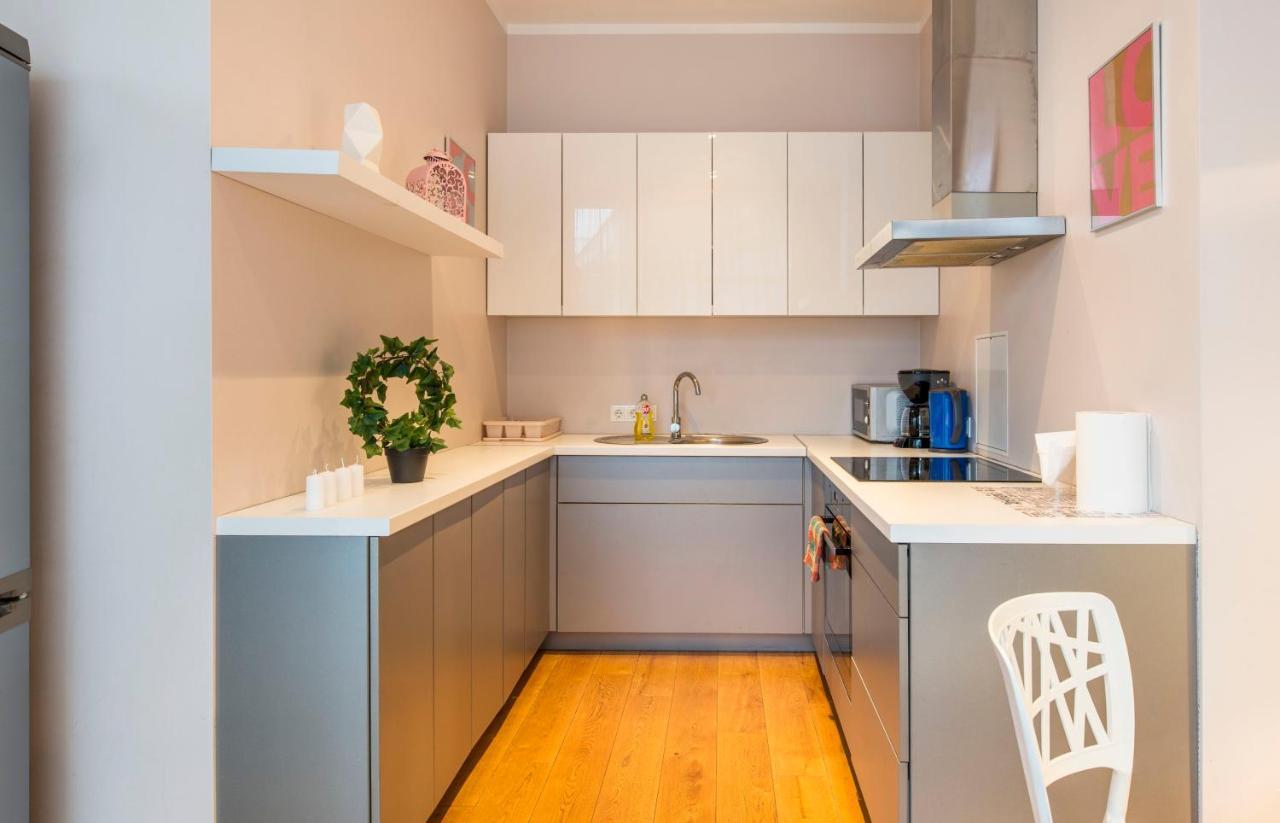 Central 2-Level Penthouse With Terrace And Free Parking Riga Esterno foto