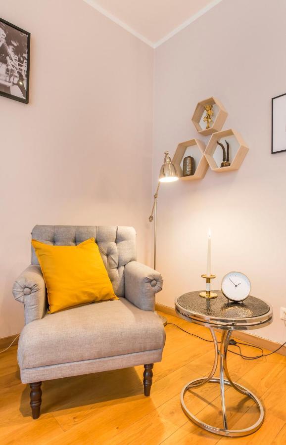 Central 2-Level Penthouse With Terrace And Free Parking Riga Esterno foto
