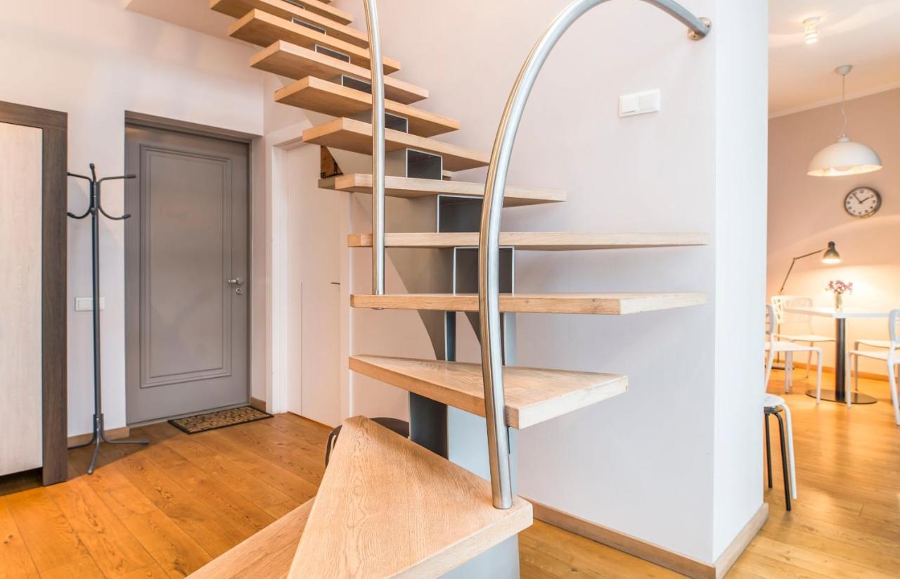 Central 2-Level Penthouse With Terrace And Free Parking Riga Esterno foto