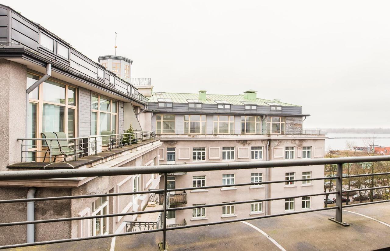 Central 2-Level Penthouse With Terrace And Free Parking Riga Esterno foto