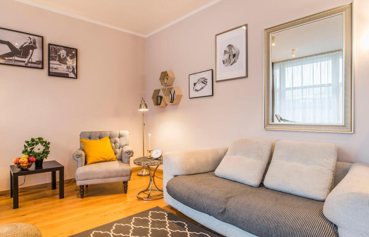 Central 2-Level Penthouse With Terrace And Free Parking Riga Esterno foto