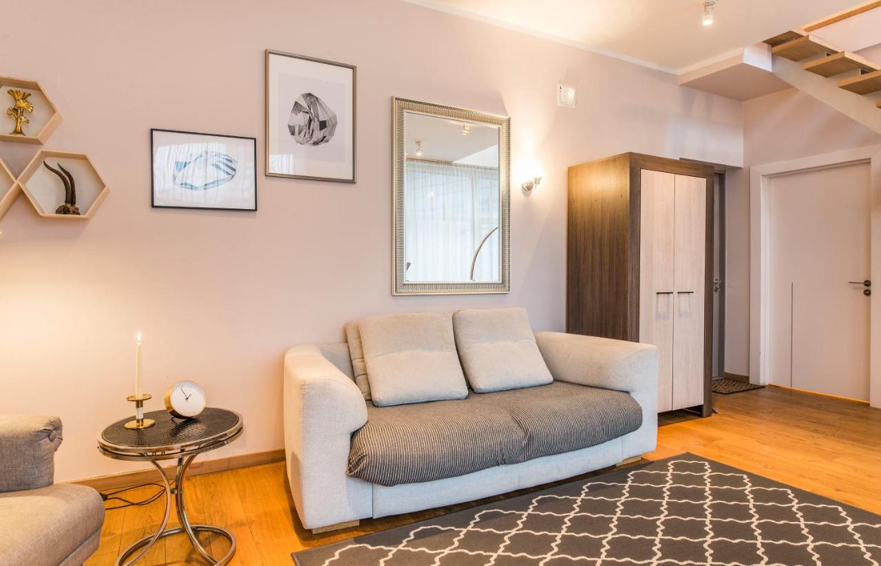 Central 2-Level Penthouse With Terrace And Free Parking Riga Esterno foto