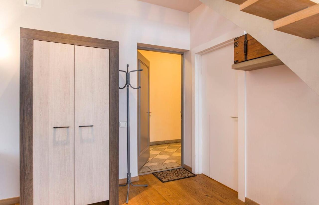 Central 2-Level Penthouse With Terrace And Free Parking Riga Esterno foto