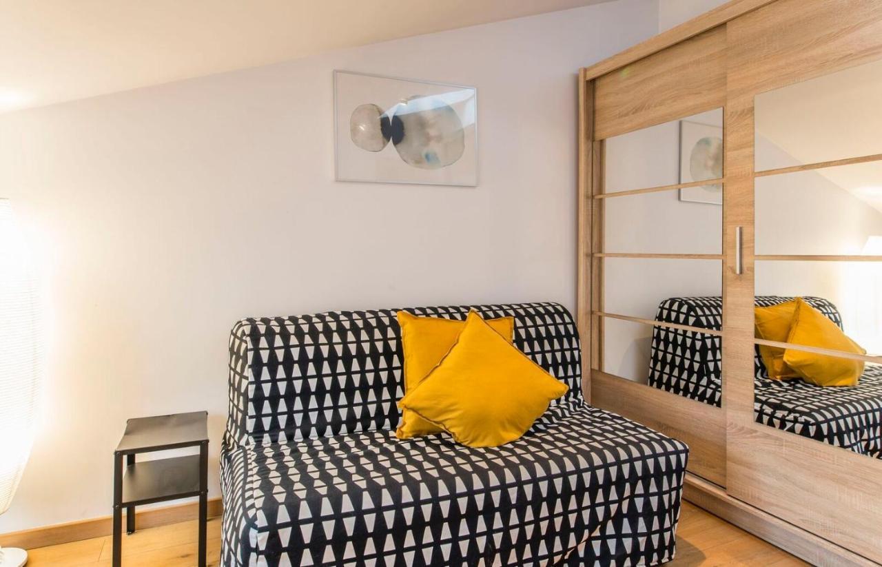 Central 2-Level Penthouse With Terrace And Free Parking Riga Esterno foto