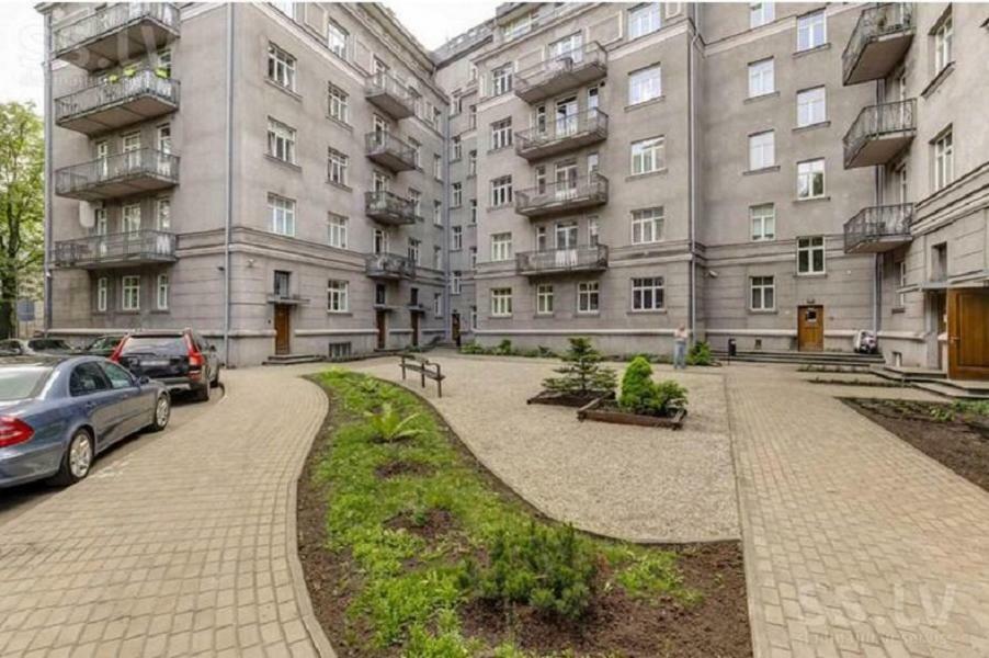 Central 2-Level Penthouse With Terrace And Free Parking Riga Esterno foto